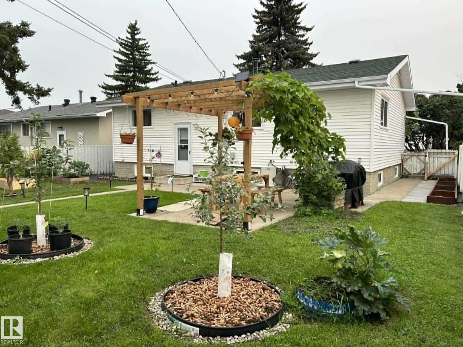 7807 132 AV NW - 4