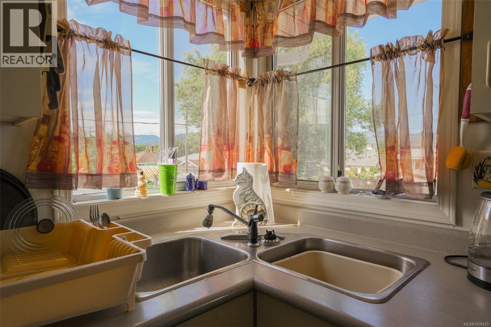 3944 10th Ave - 4