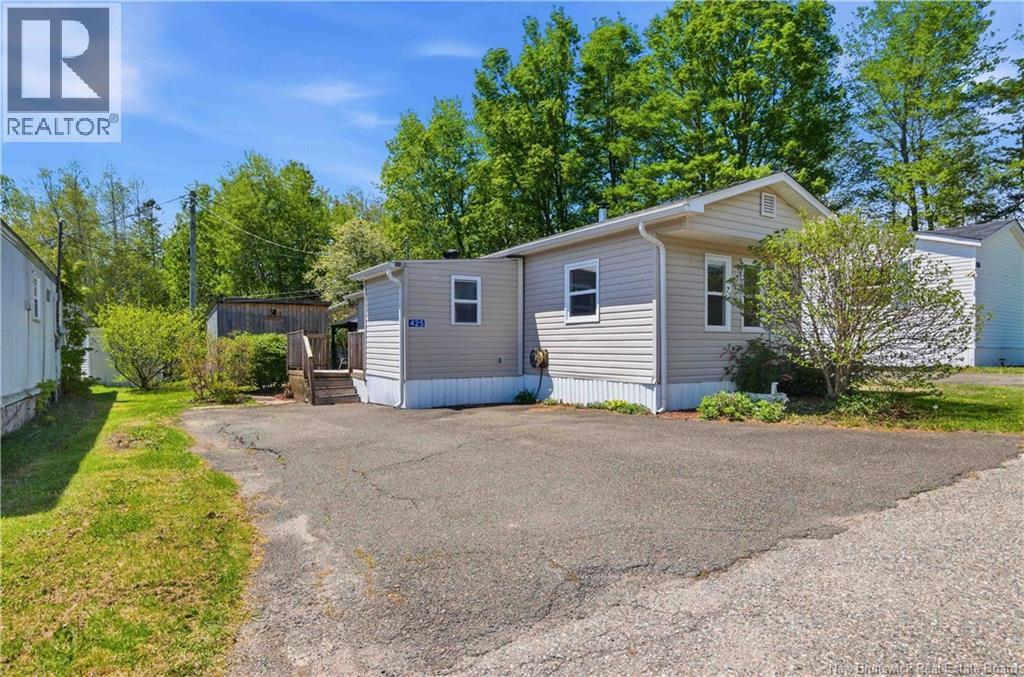 425 Kingsley Road - 1