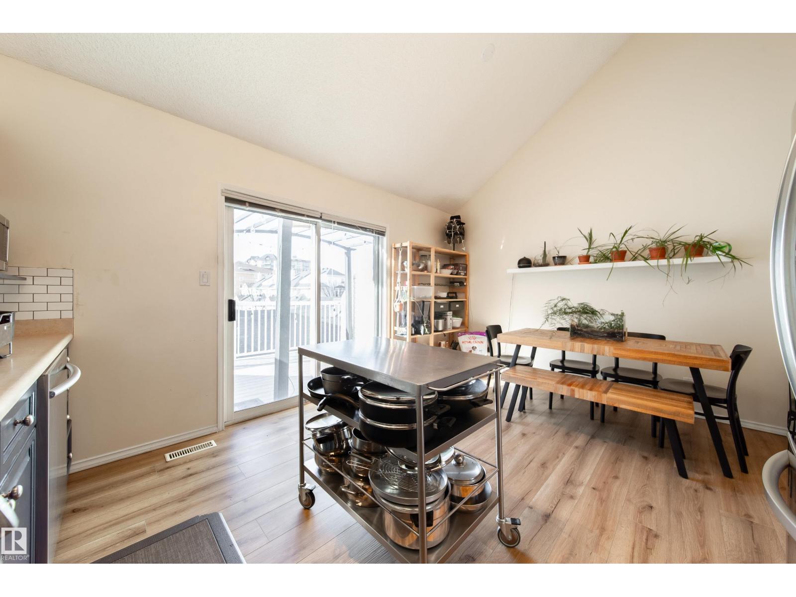 #11 10235 111 ST NW - 17