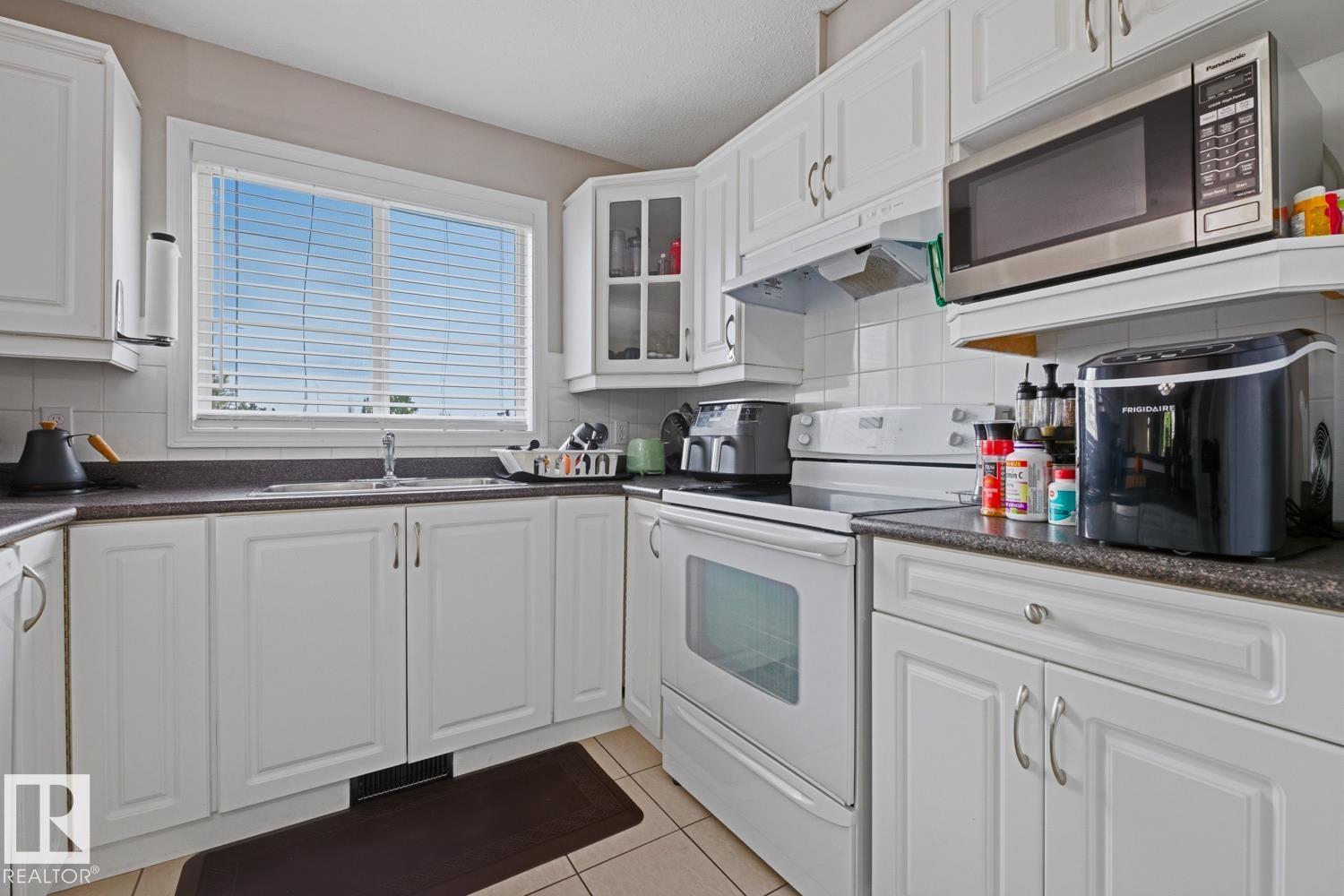 #6 2505 42 ST NW - 18