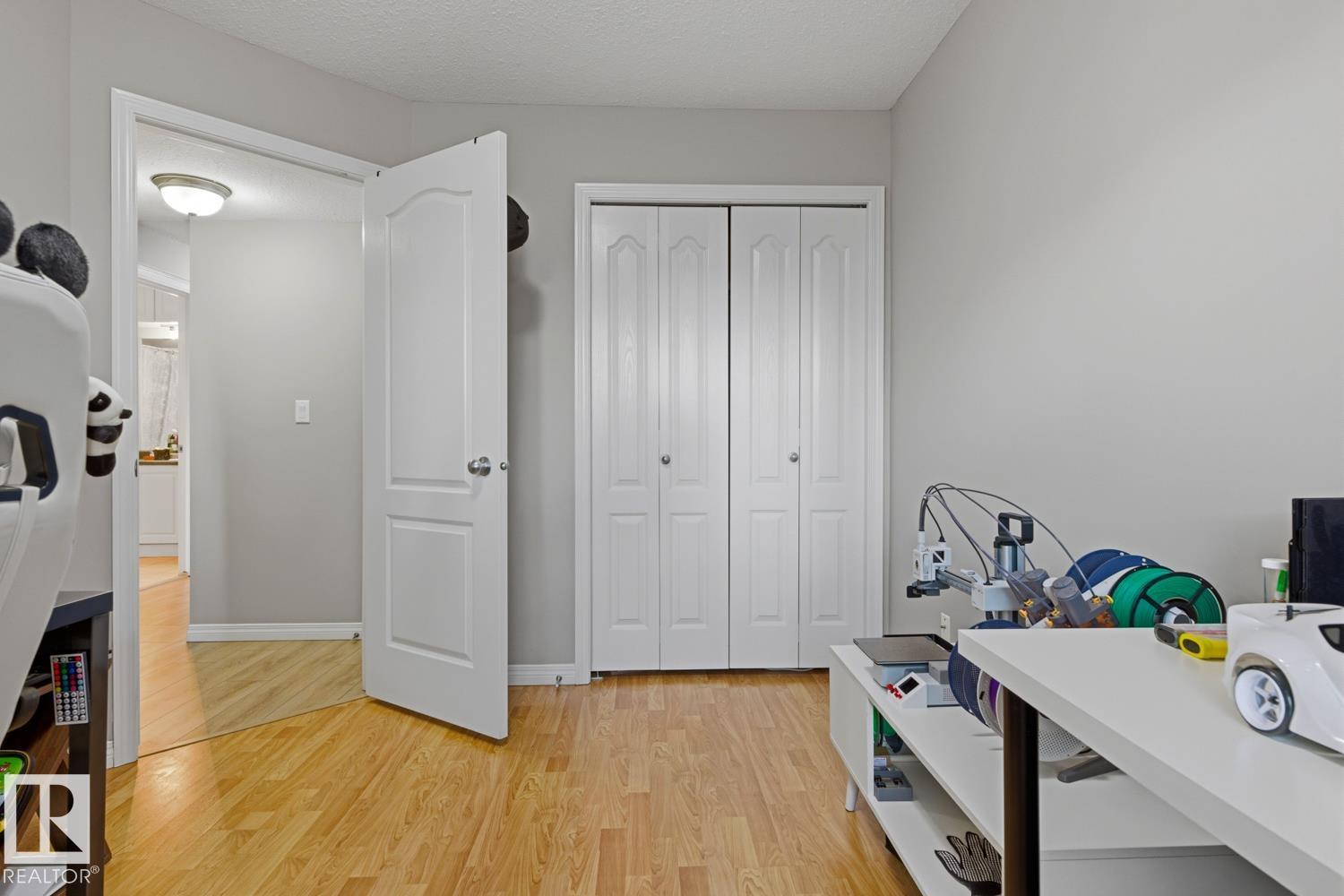 #6 2505 42 ST NW - 19