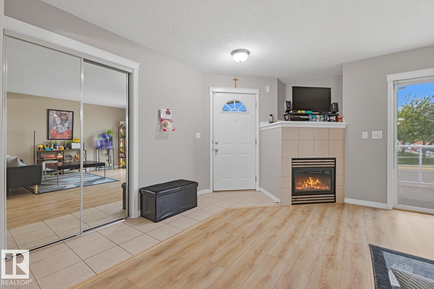 #6 2505 42 ST NW - 6