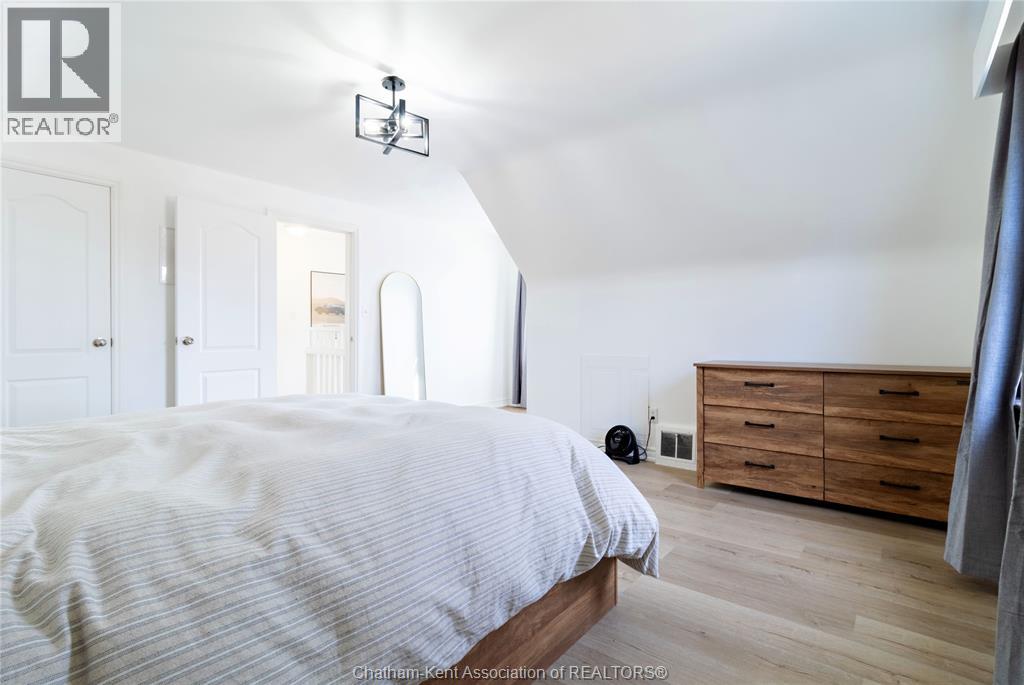 24 SIMONTON DRIVE - 28