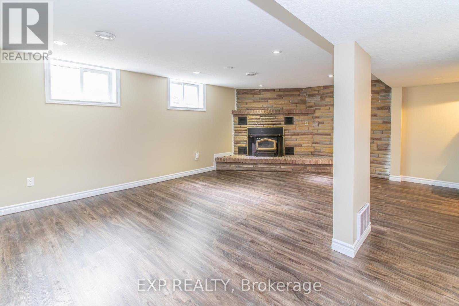 35 HILLSBOROUGH CRESCENT - 27