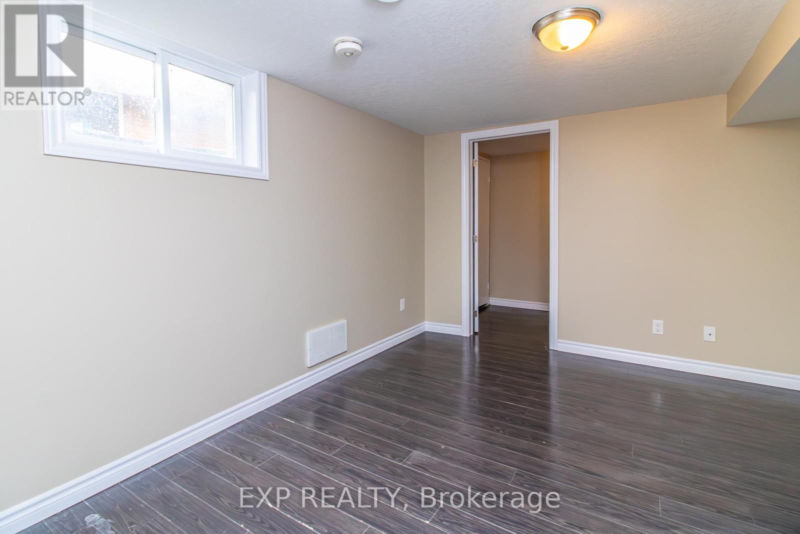 35 HILLSBOROUGH CRESCENT - 31