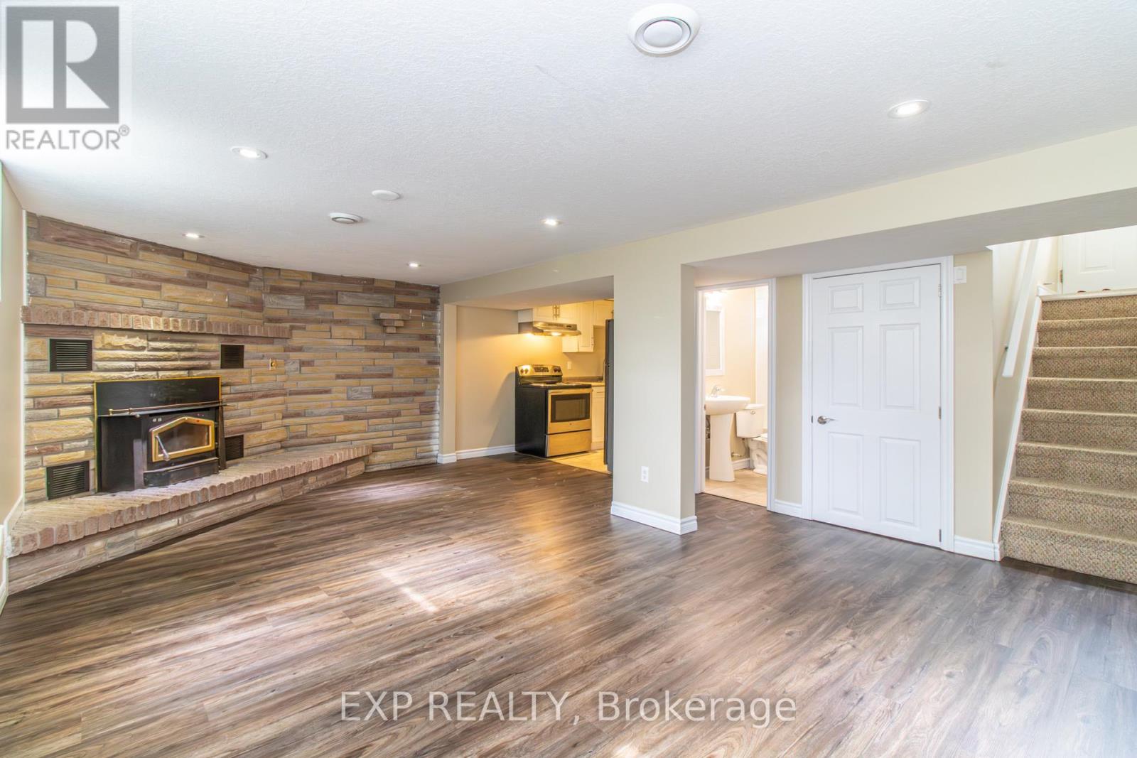 35 HILLSBOROUGH CRESCENT - 28