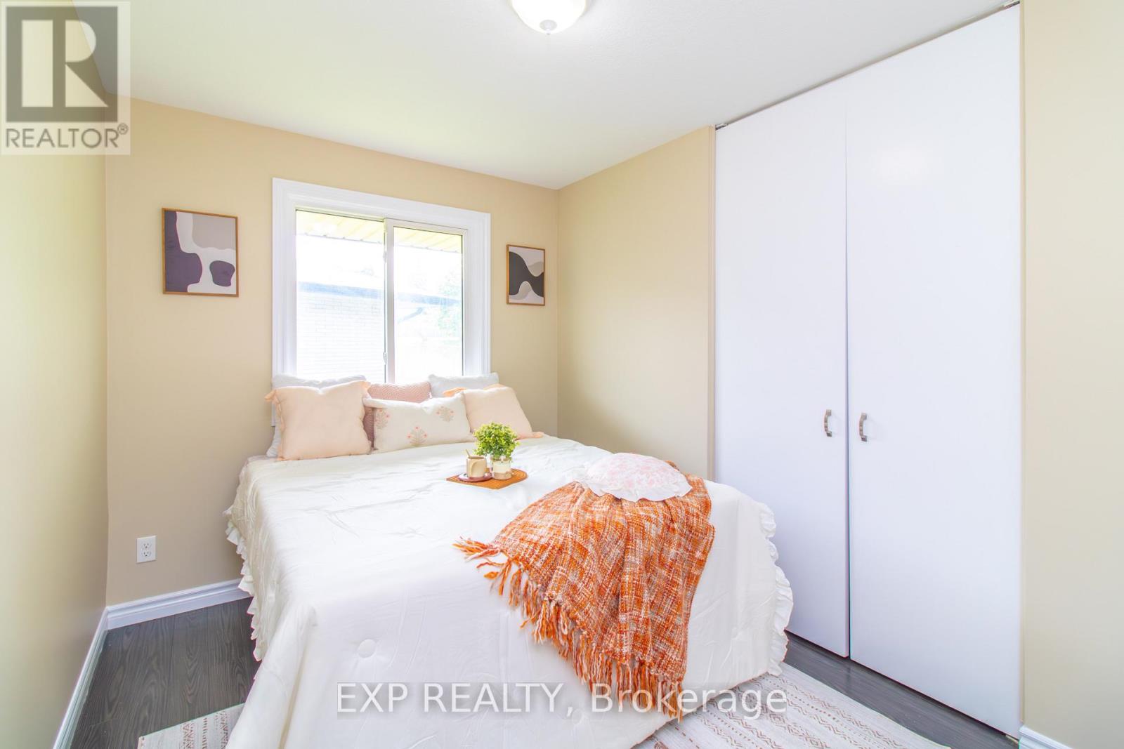 35 HILLSBOROUGH CRESCENT - 17