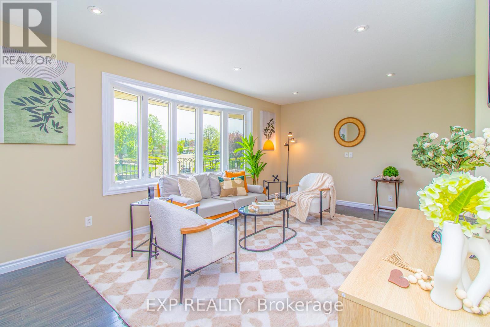 35 HILLSBOROUGH CRESCENT - 4