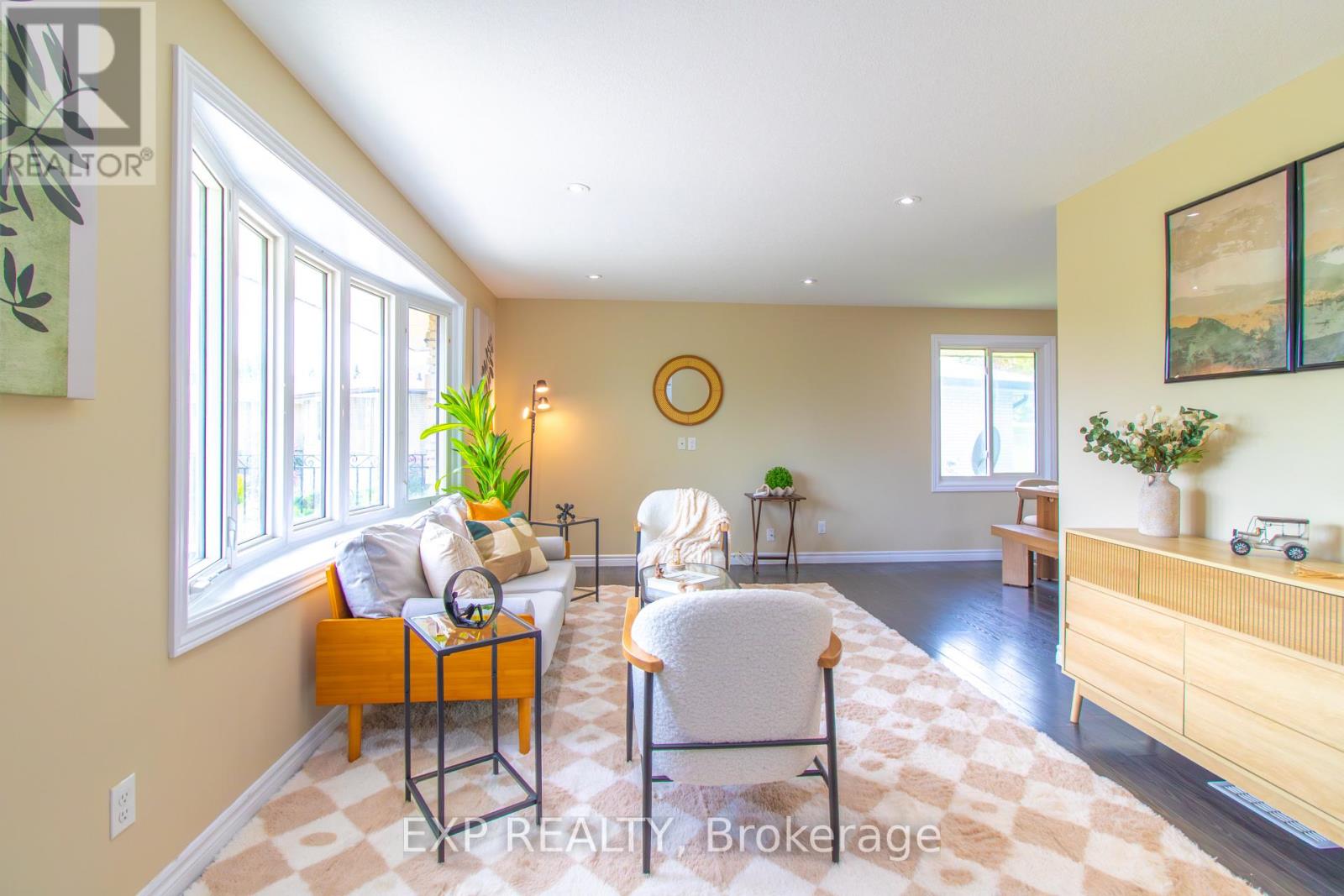 35 HILLSBOROUGH CRESCENT - 3
