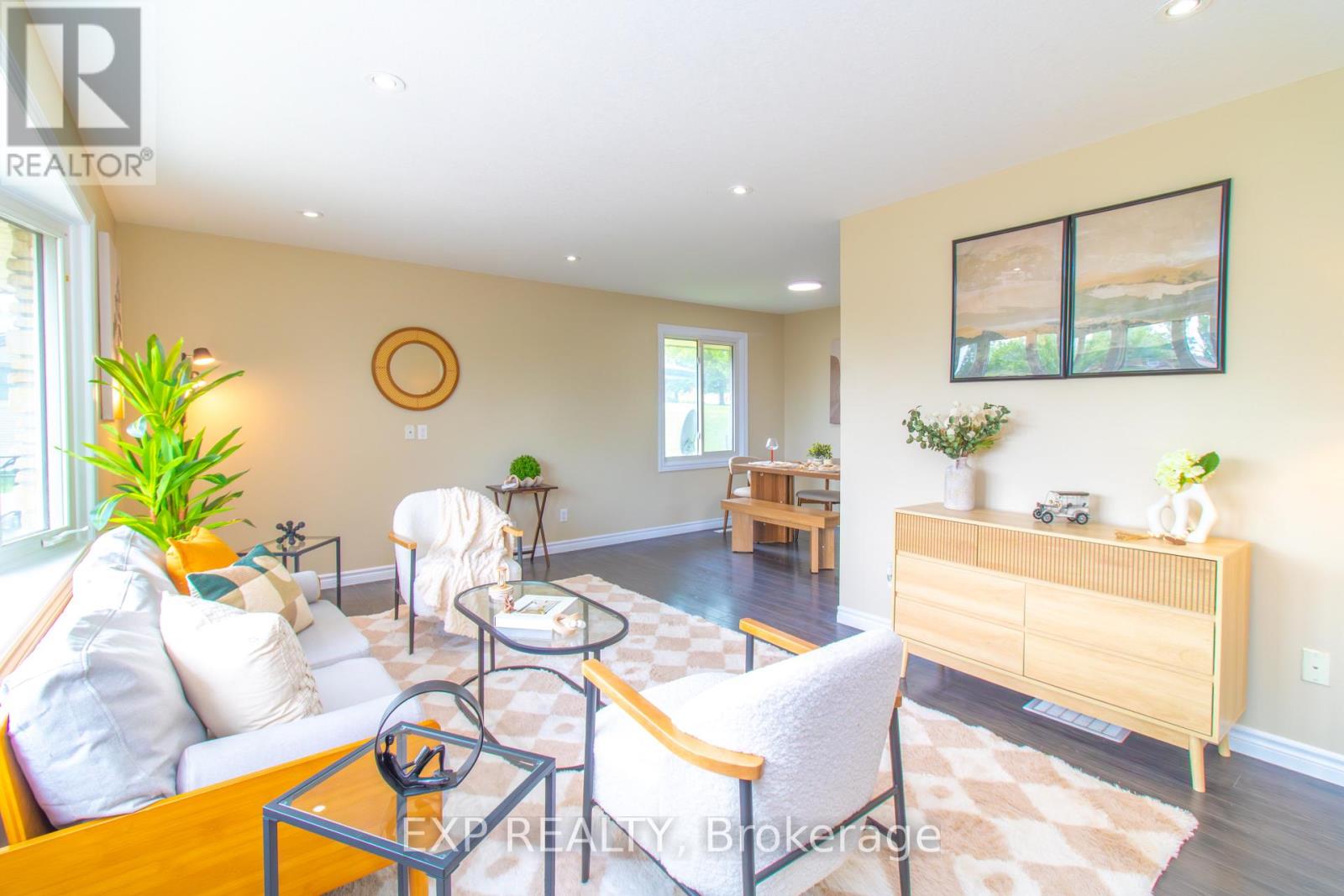 35 HILLSBOROUGH CRESCENT - 7