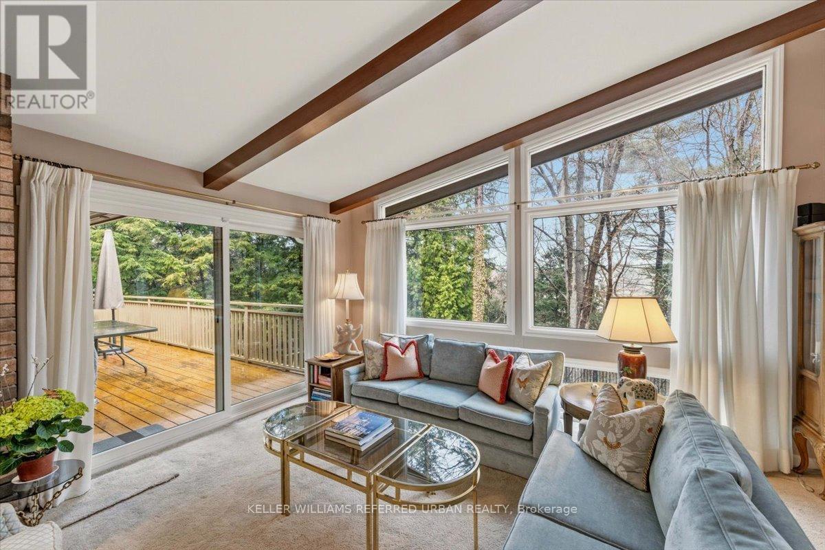 31 JANUS COURT - 10