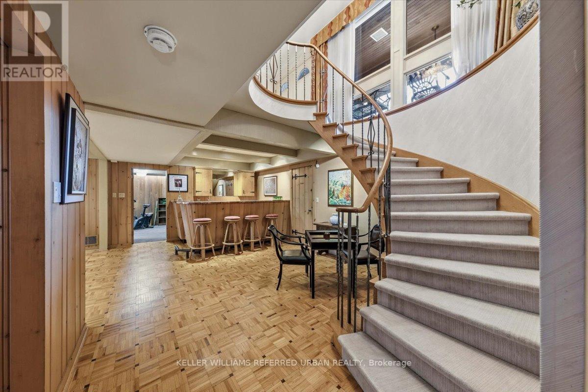 31 JANUS COURT - 33