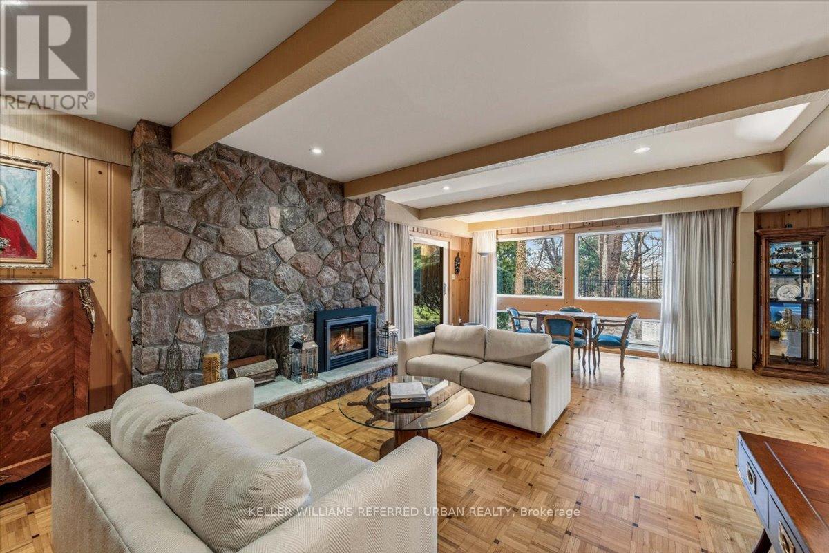 31 JANUS COURT - 35