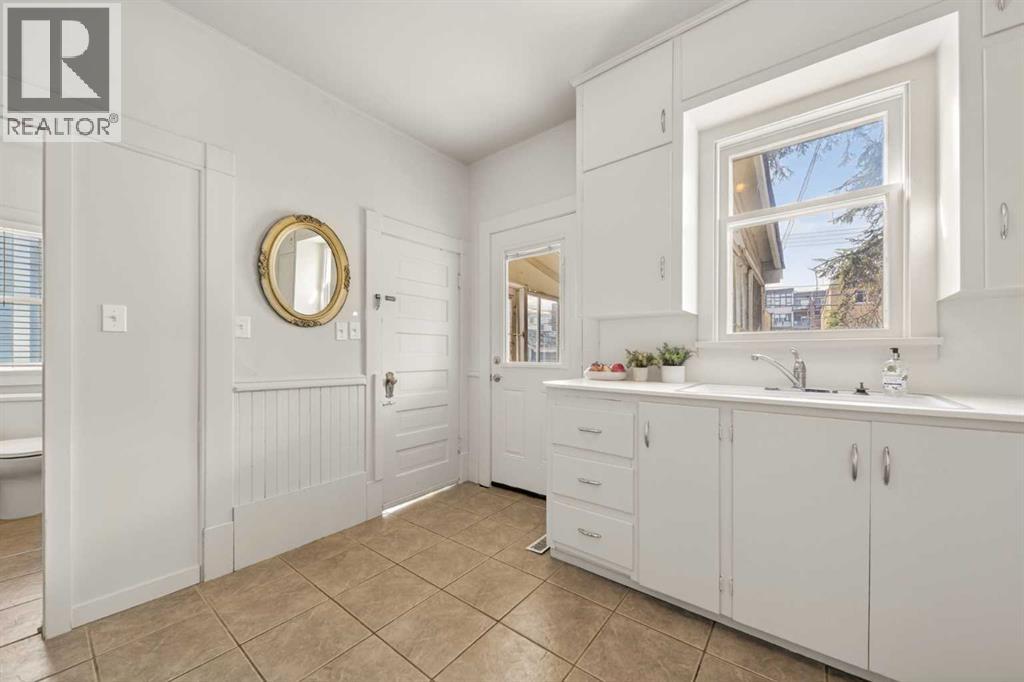 317 21 Avenue SW - 12