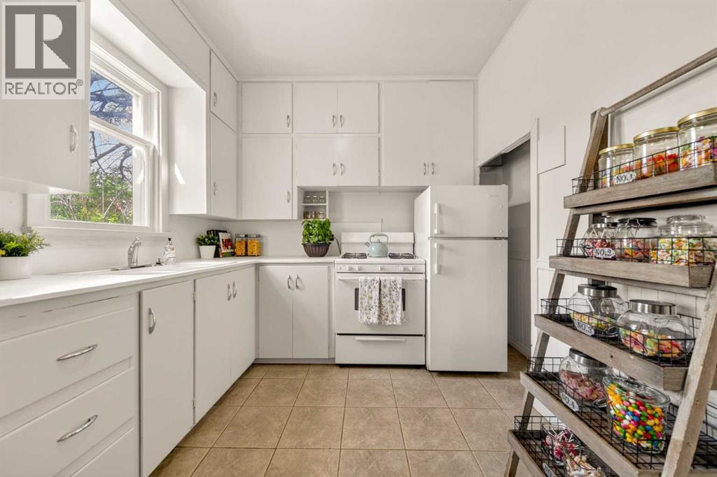 317 21 Avenue SW - 14