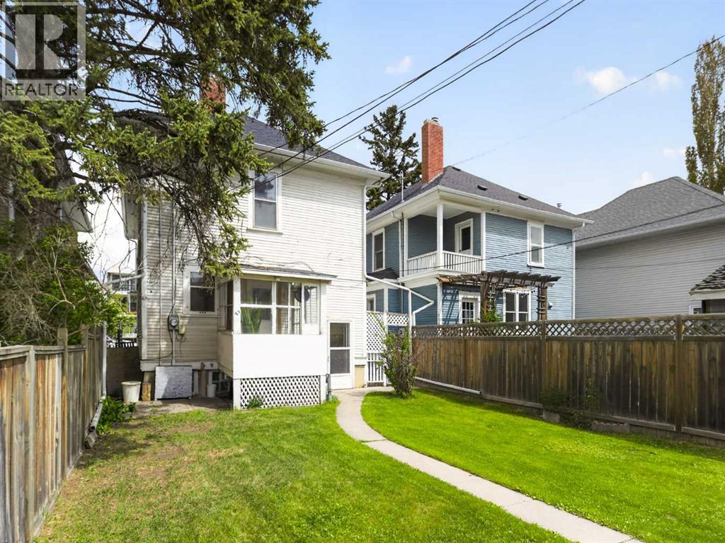317 21 Avenue SW - 34