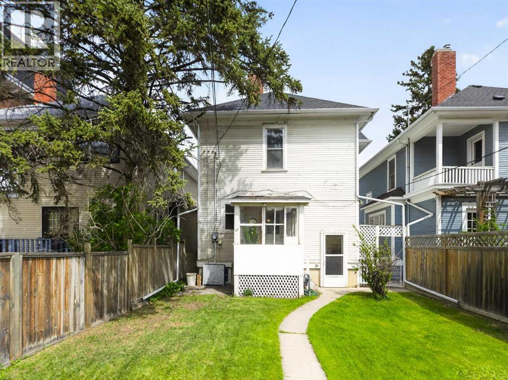 317 21 Avenue SW - 35