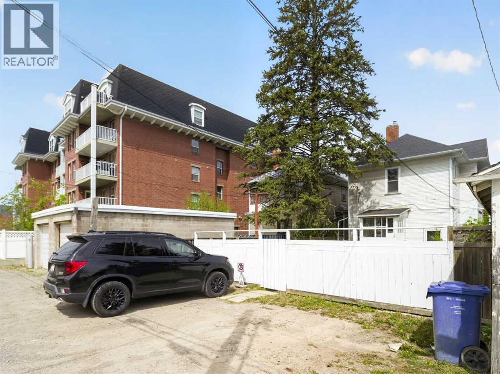 317 21 Avenue SW - 37