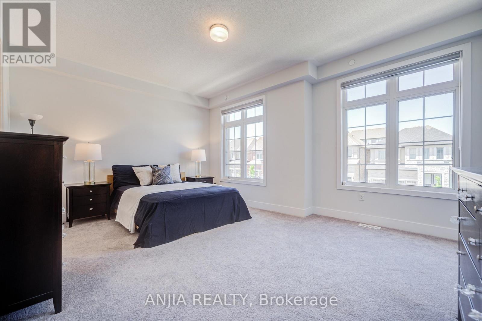 176 SIKURA CIRCLE - 21