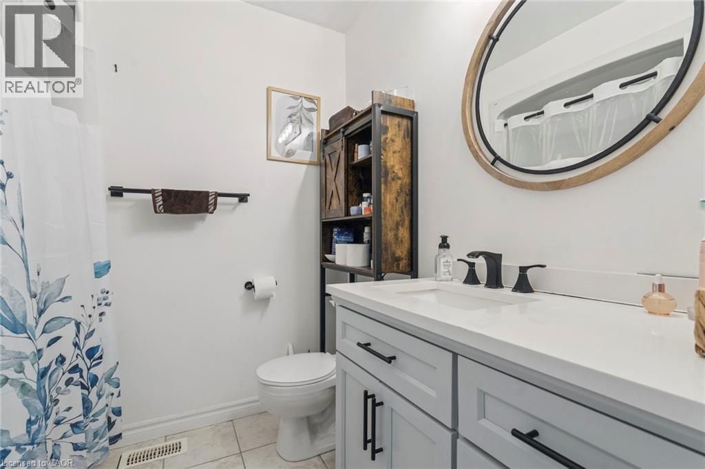 27 PETTIT Street - 33