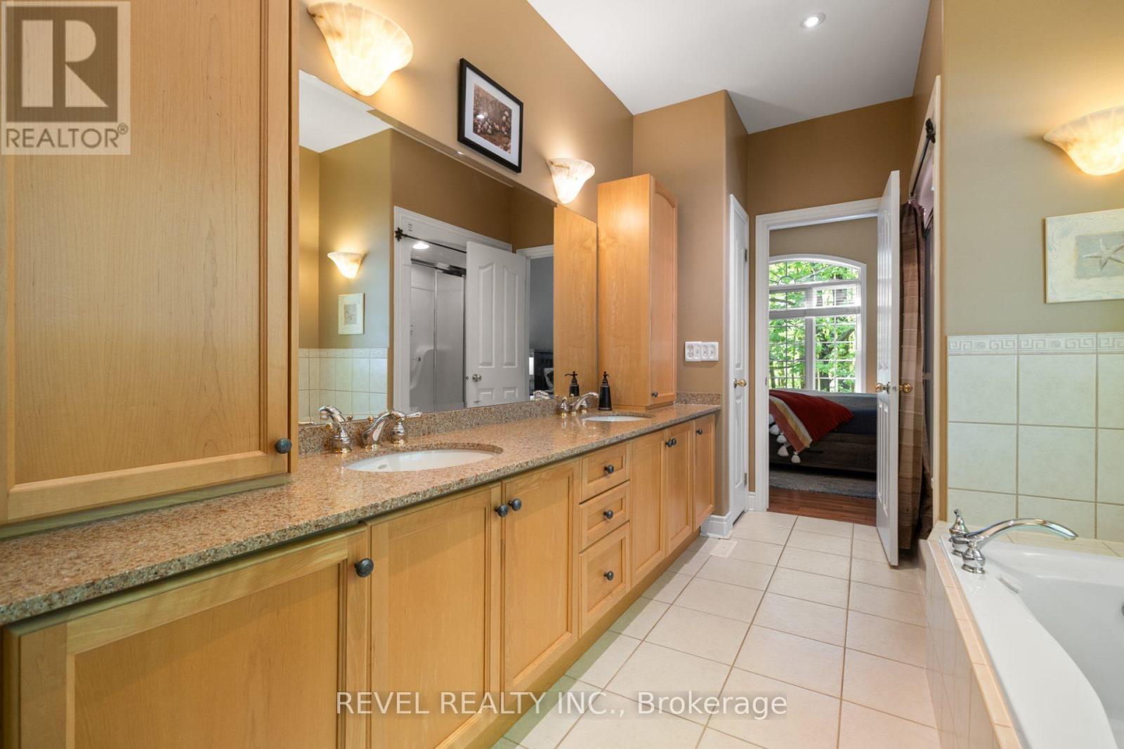 23 LADDIE LANE - 22