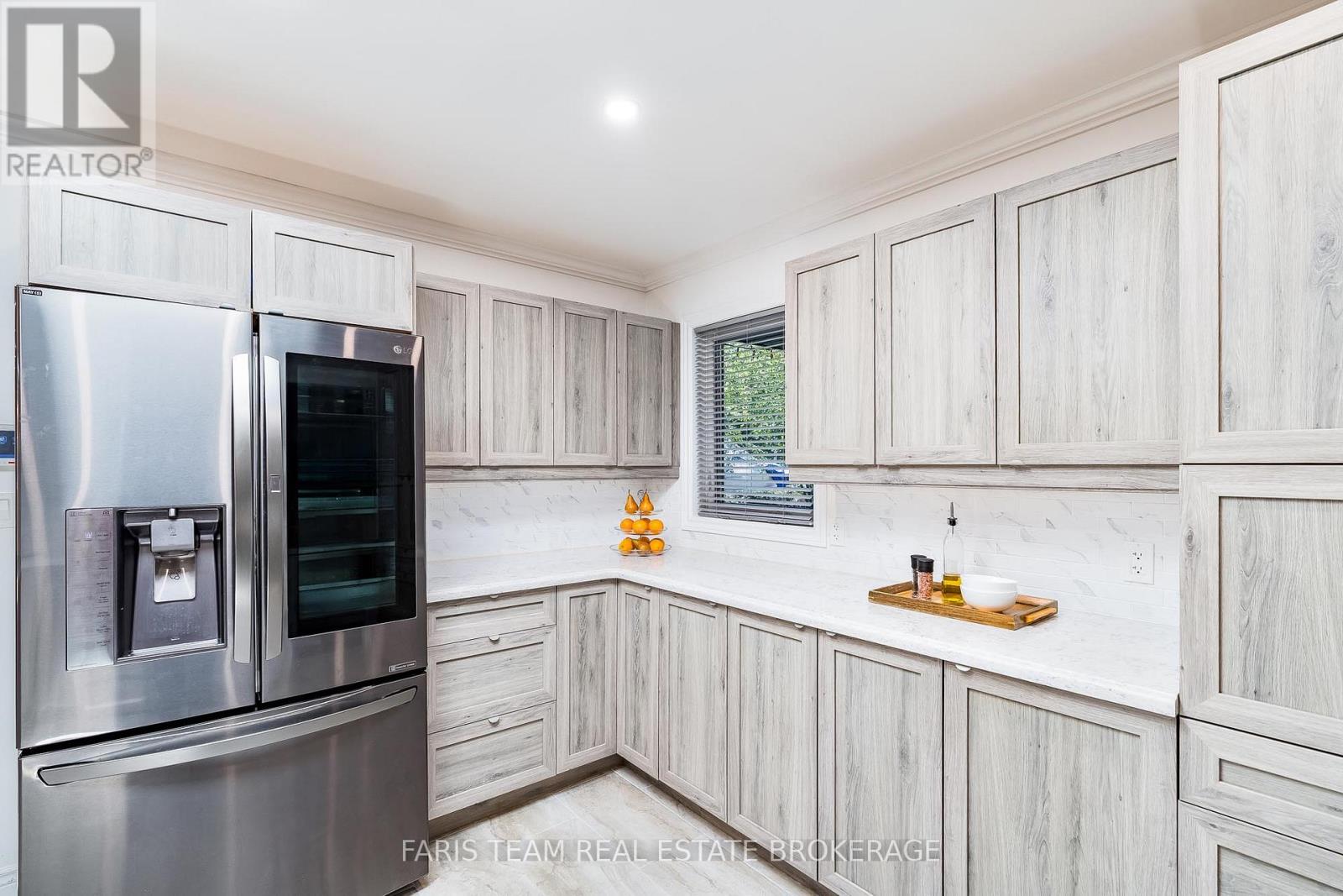 19 WILLOW CRESCENT - 10