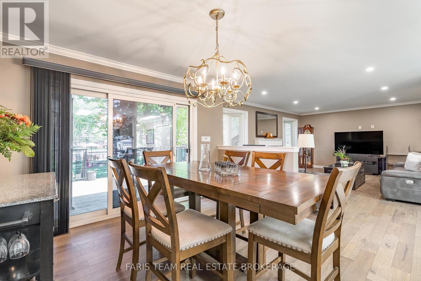 19 WILLOW CRESCENT - 14