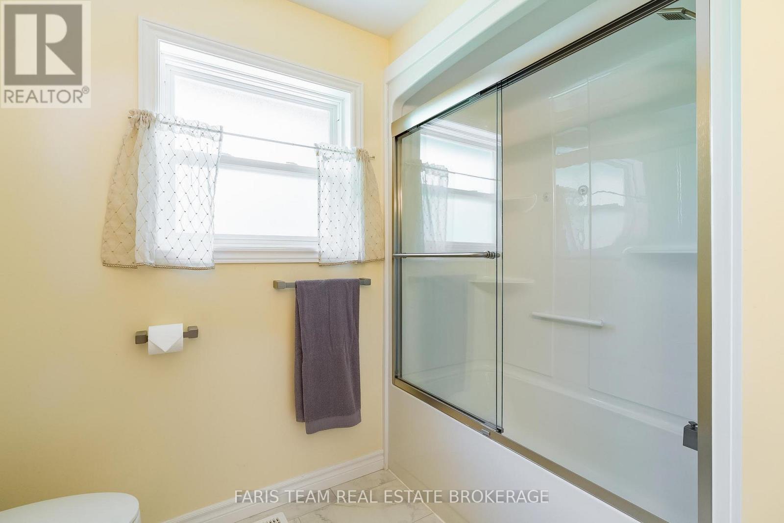 19 WILLOW CRESCENT - 28