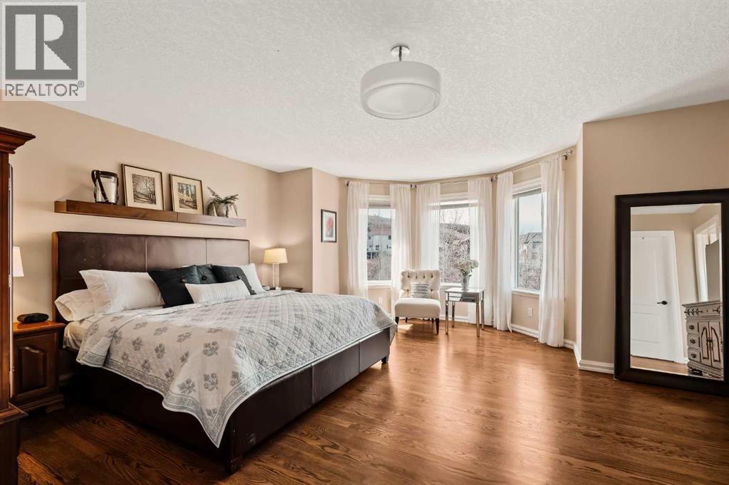70 Patterson Close SW - 25
