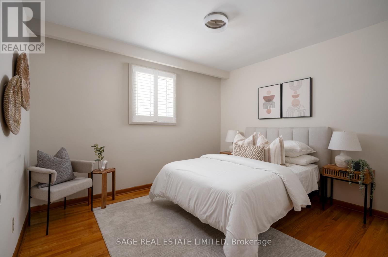 22 EAST DRIVE E - 17