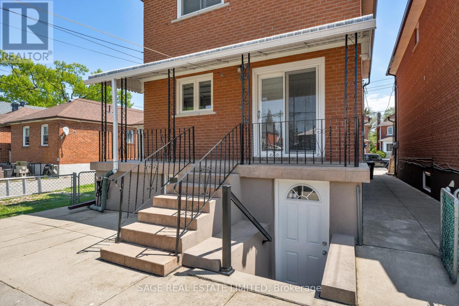 22 EAST DRIVE E - 29