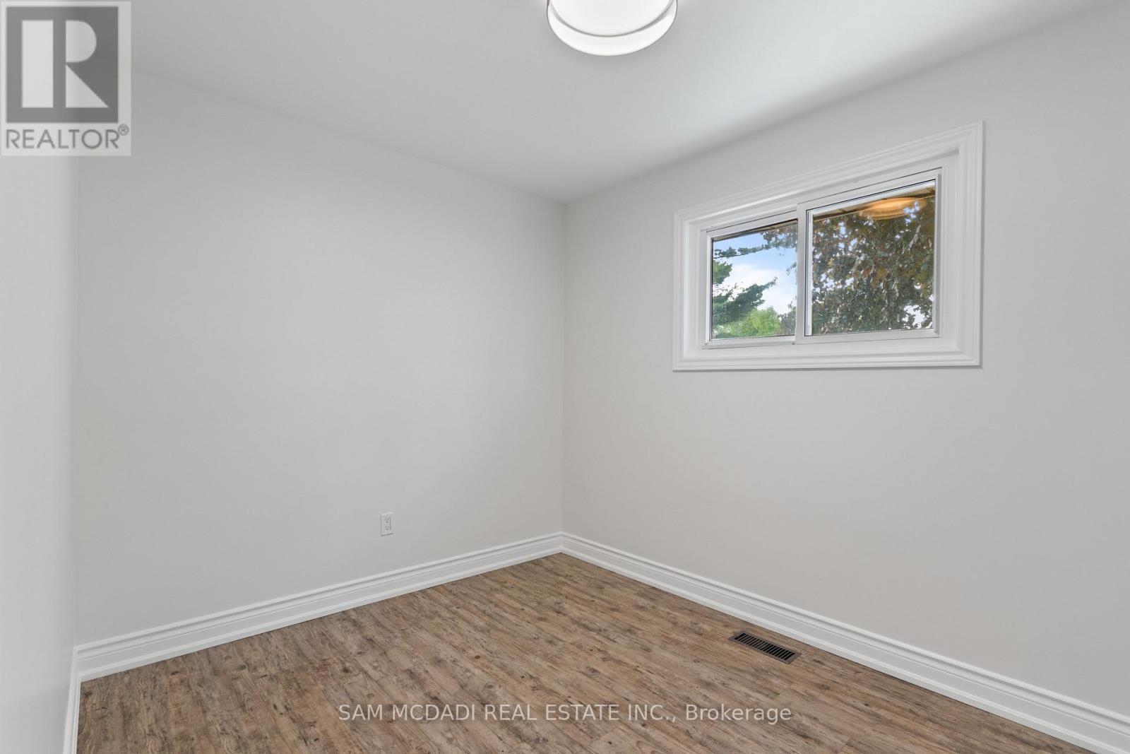 1250 DUNBAR ROAD - 25