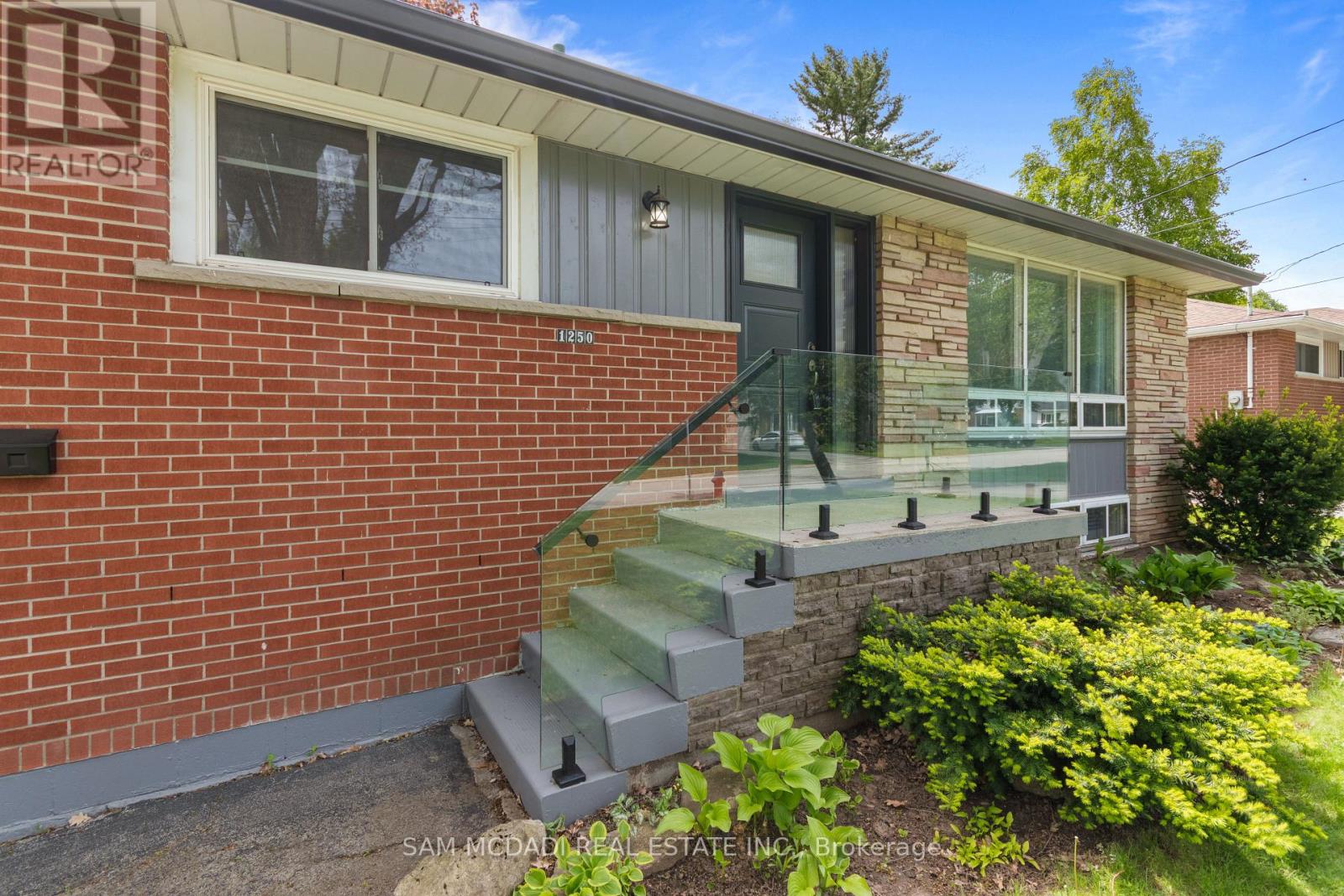 1250 DUNBAR ROAD - 4