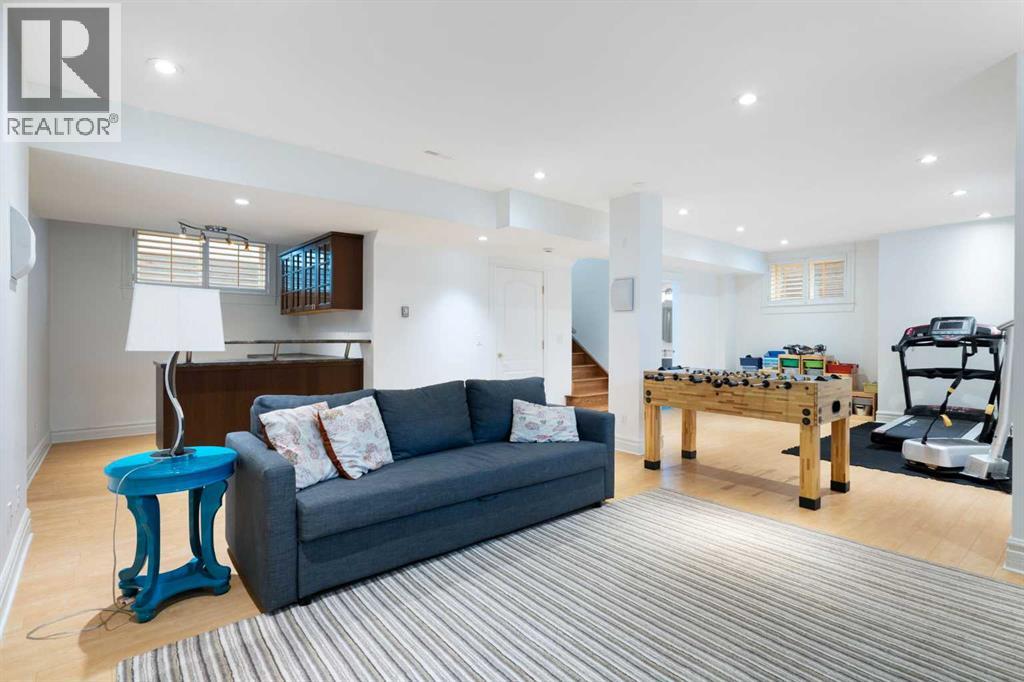 2402 Bowness Road NW - 35