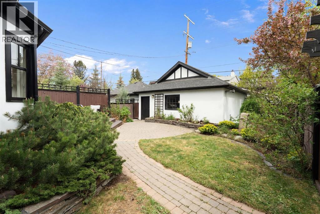 2402 Bowness Road NW - 41
