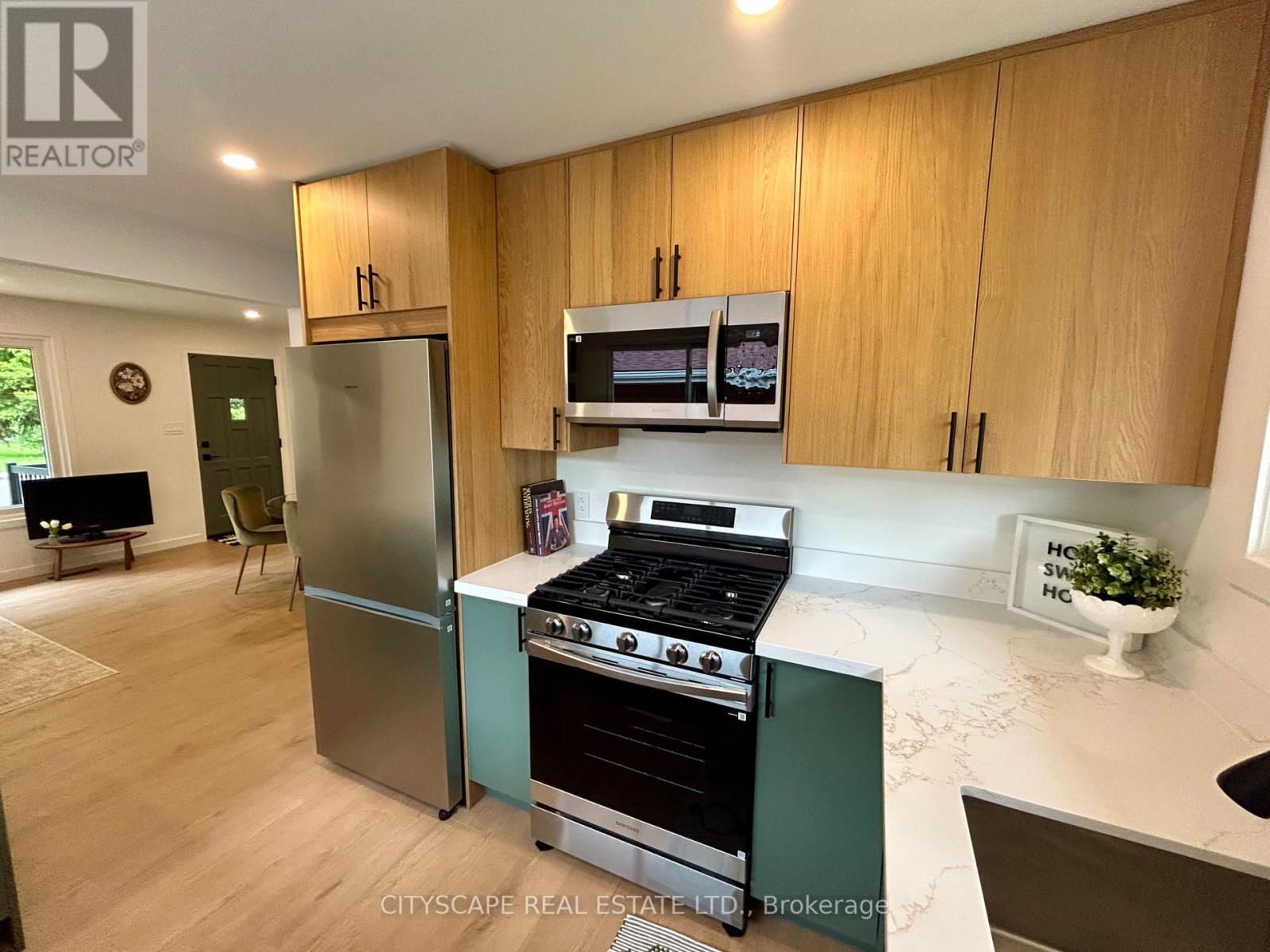 39 CAROUSEL AVENUE - 11