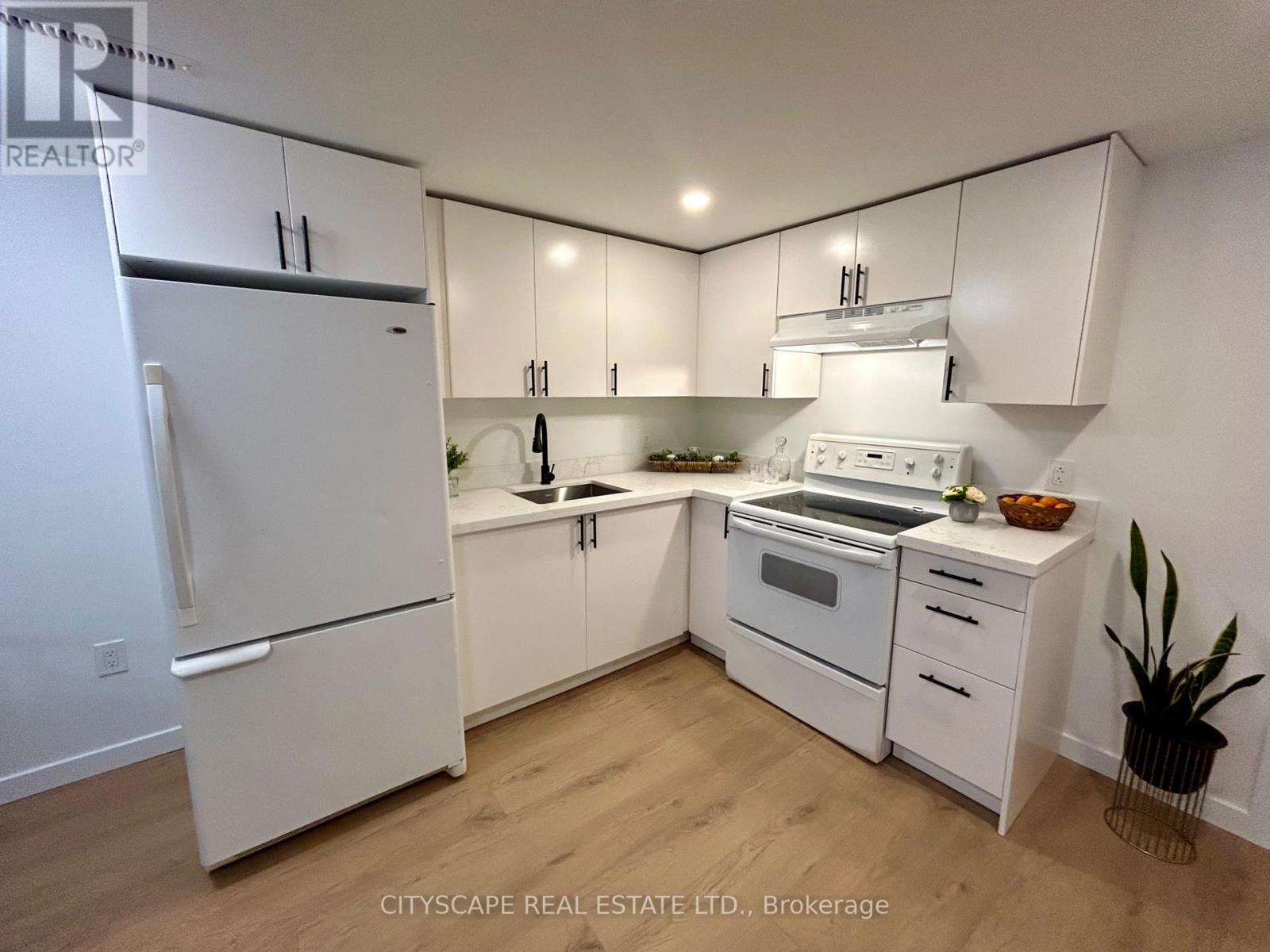 39 CAROUSEL AVENUE - 24