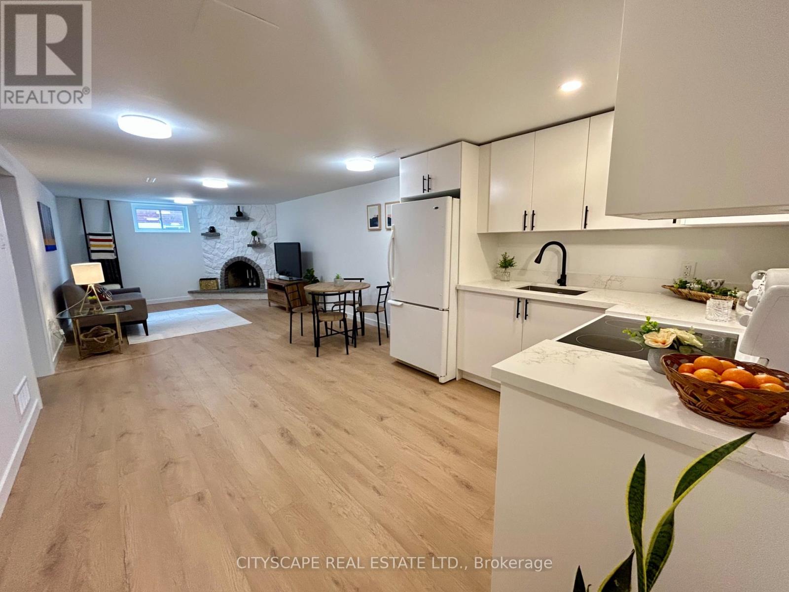 39 CAROUSEL AVENUE - 25
