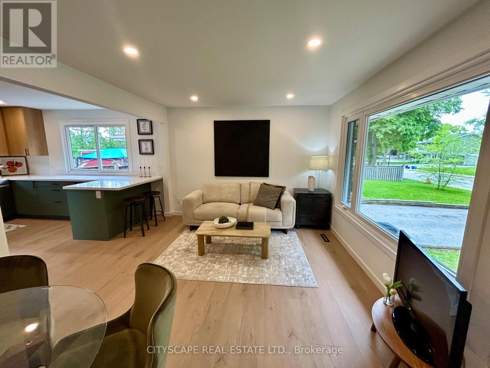 39 CAROUSEL AVENUE - Image 3