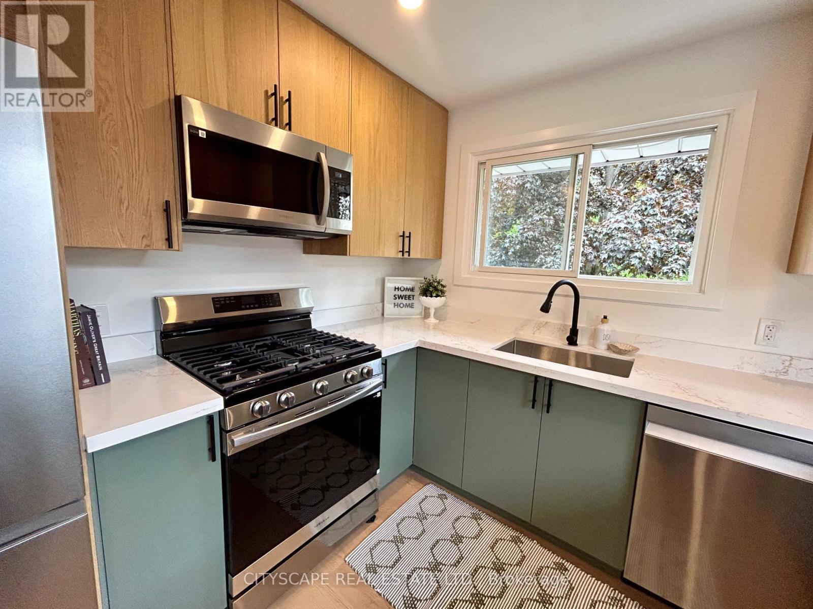 39 CAROUSEL AVENUE - 9