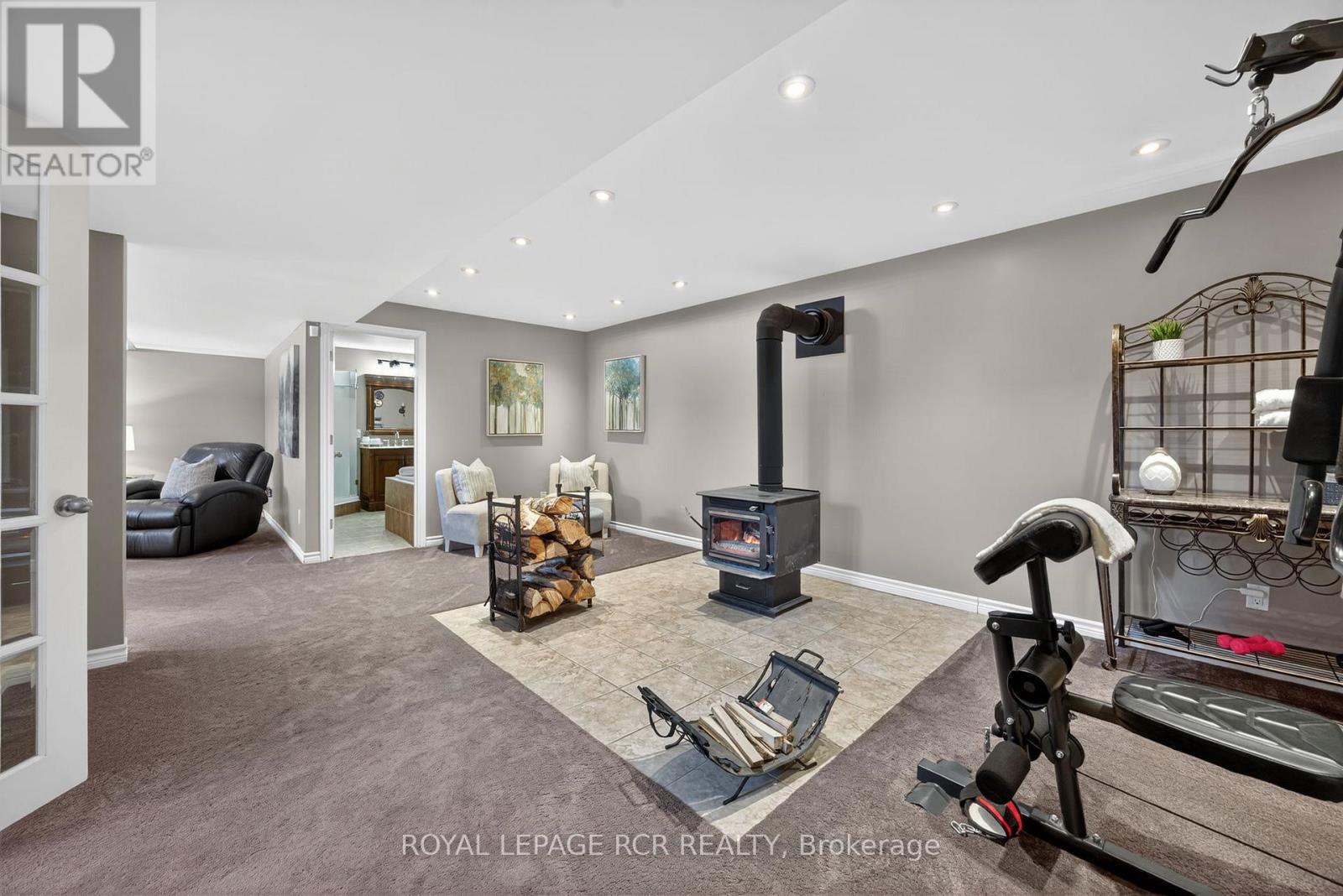 17 DEAKEN DRIVE - 22