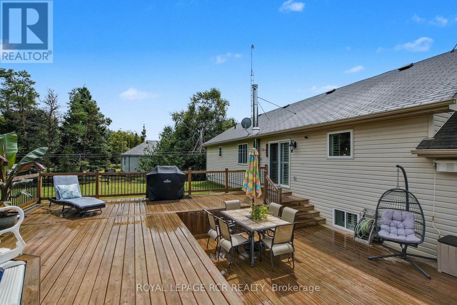17 DEAKEN DRIVE - 32