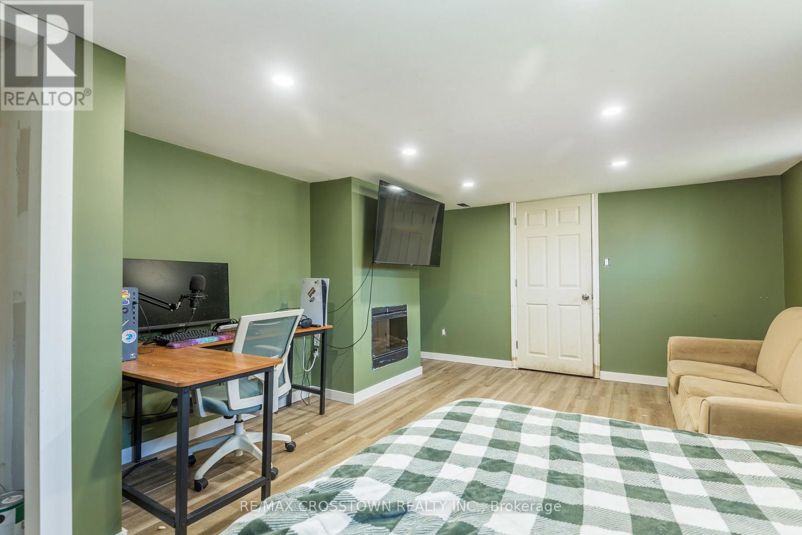 163 MAIN STREET - 26