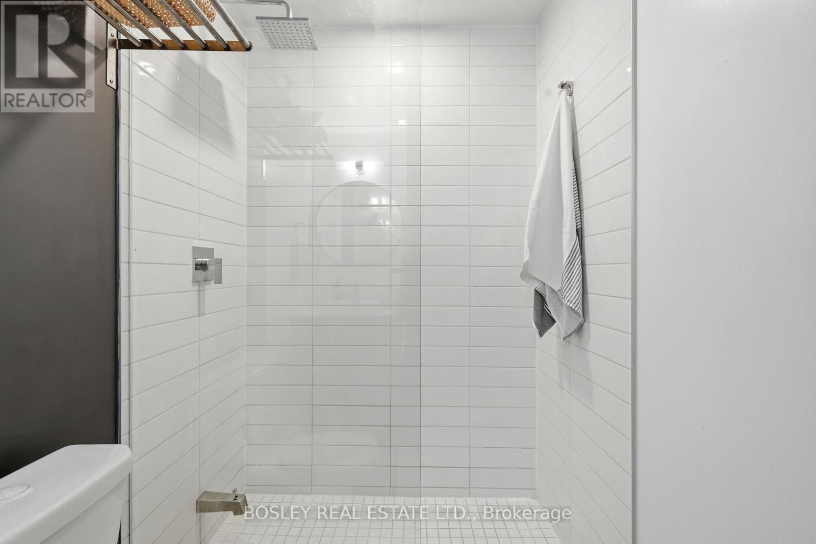 #151 38 HOWARD PARK AVENUE - 17