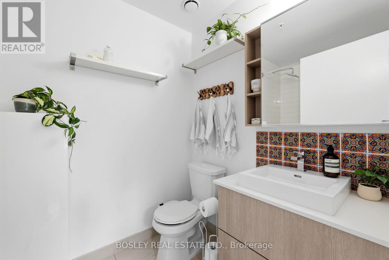 #151 38 HOWARD PARK AVENUE - 25