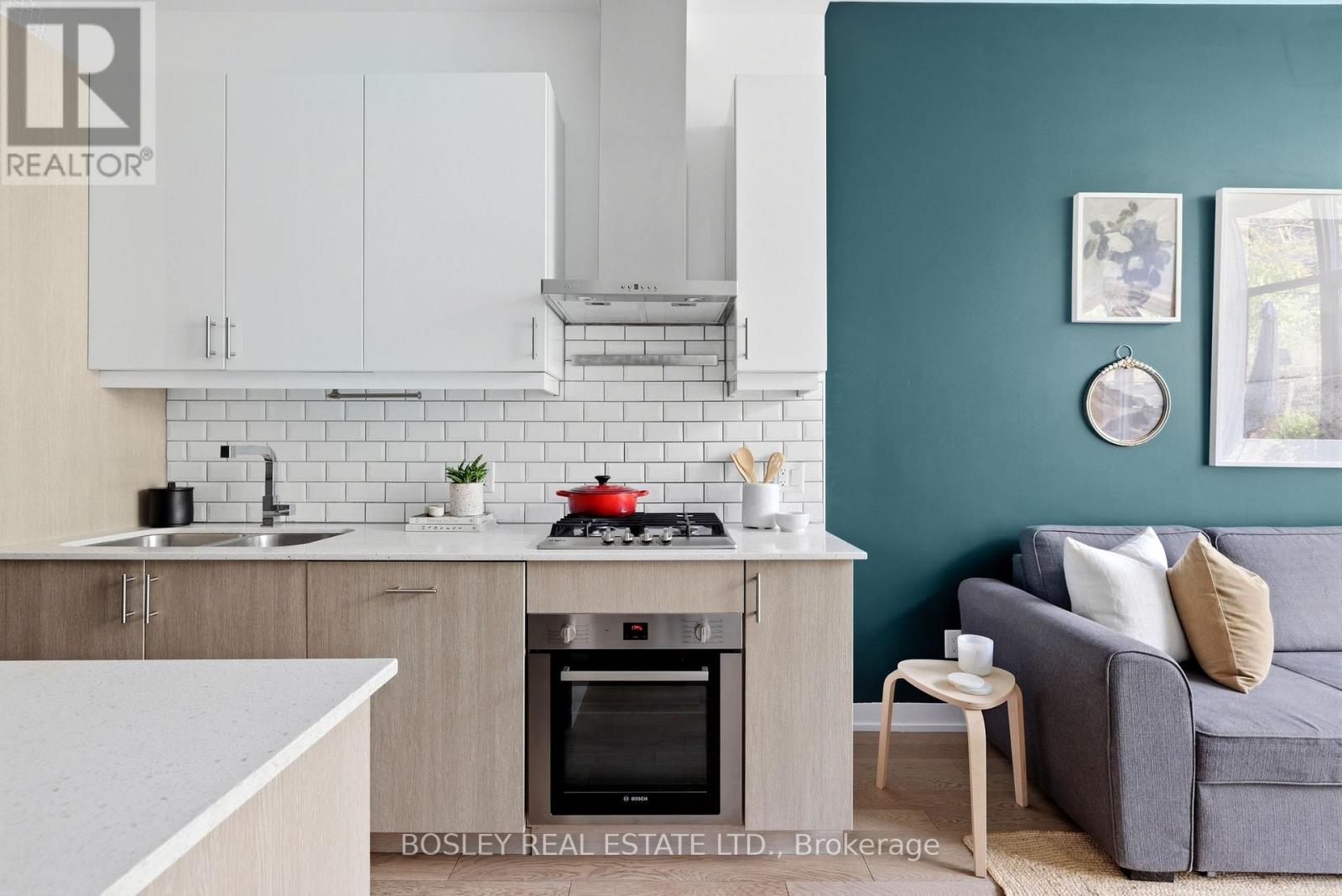 #151 38 HOWARD PARK AVENUE - 8