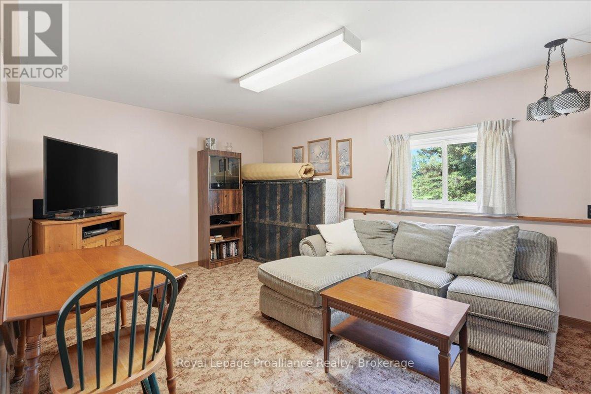 110 WALT ROAD - 24
