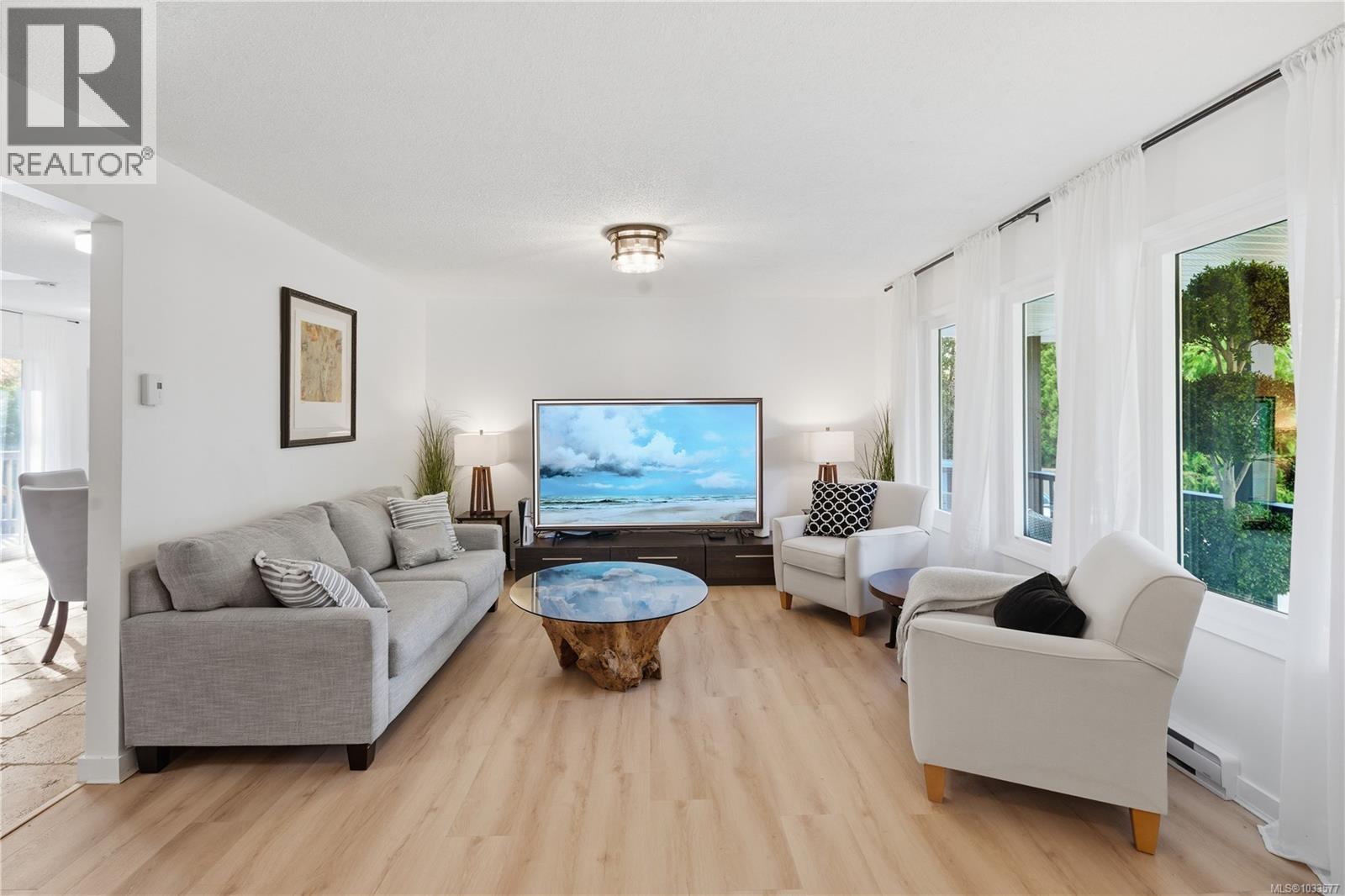 1025 Maple Lane Drive - photo 2