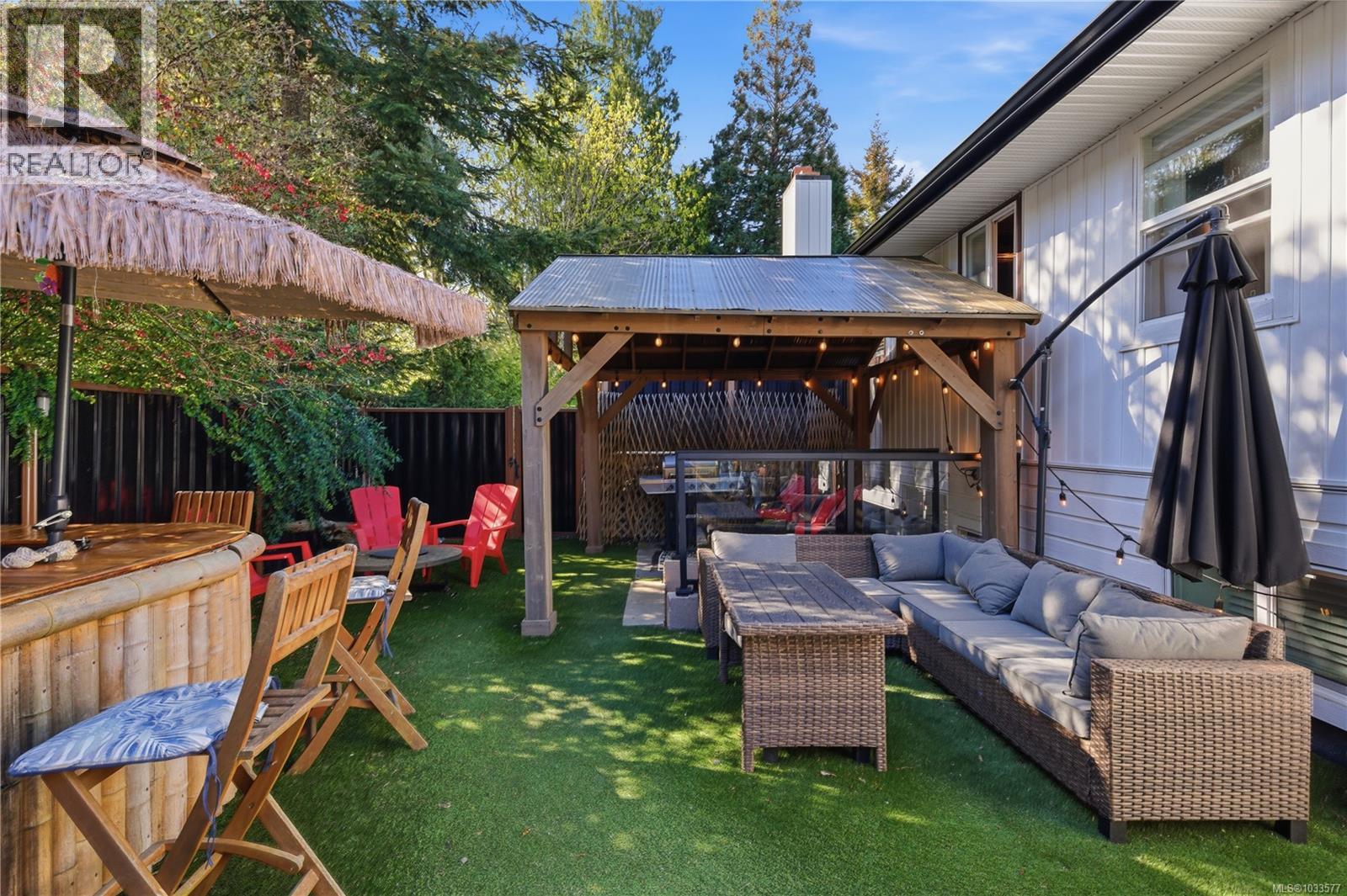 1025 Maple Lane Dr - 45